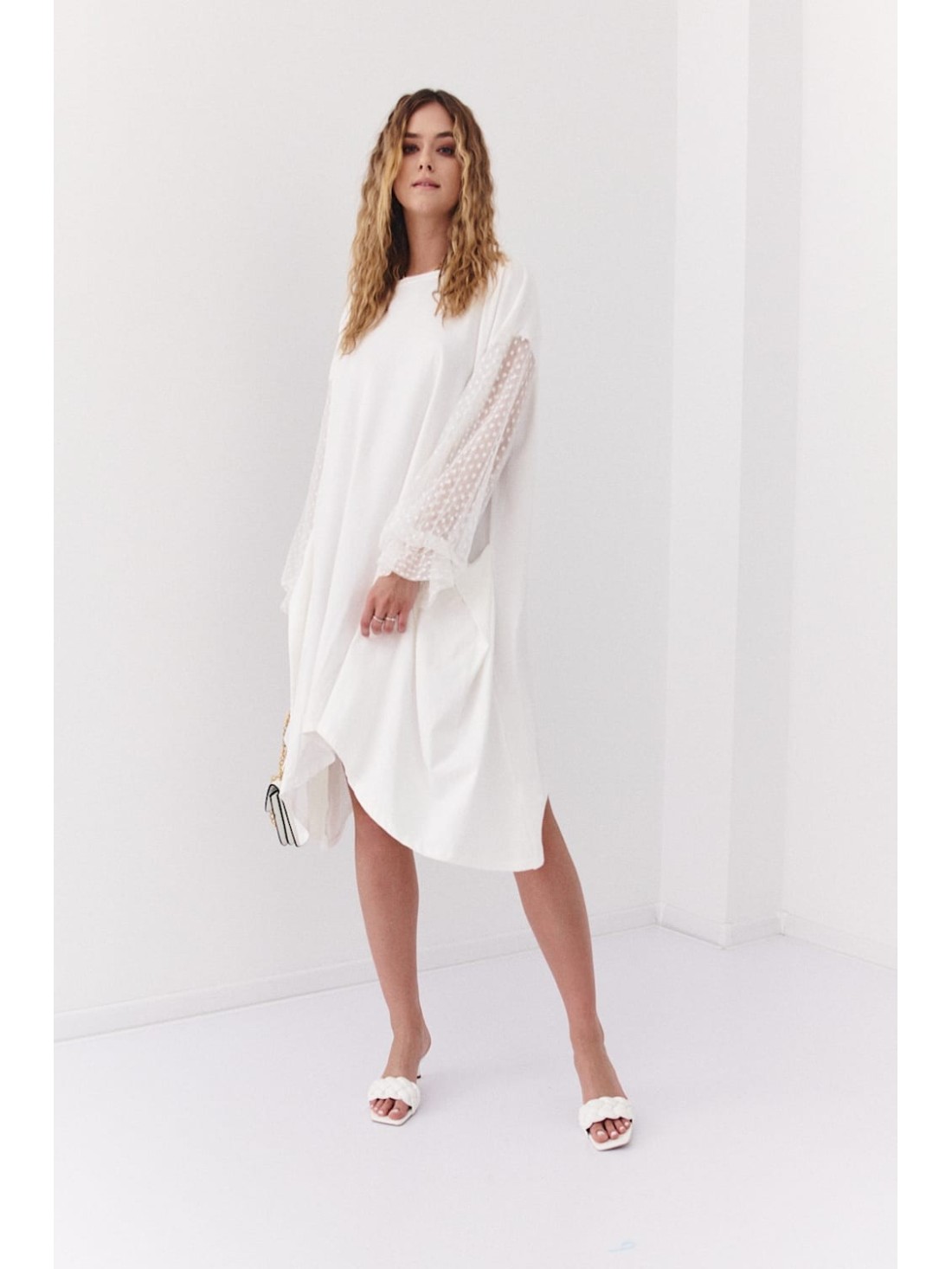 Asymmetrisches Oversize-Kleid mit transparenten Ärmeln ekri FK615 – Online-Shop – Boutique